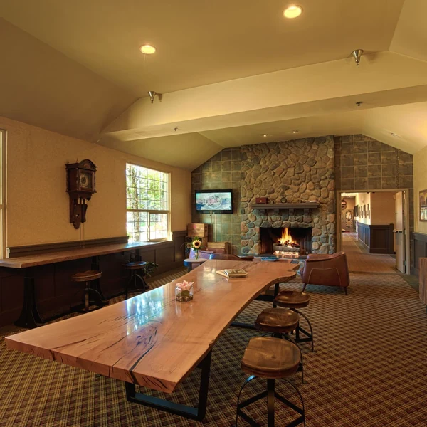 Coast Inn at Lake Hood