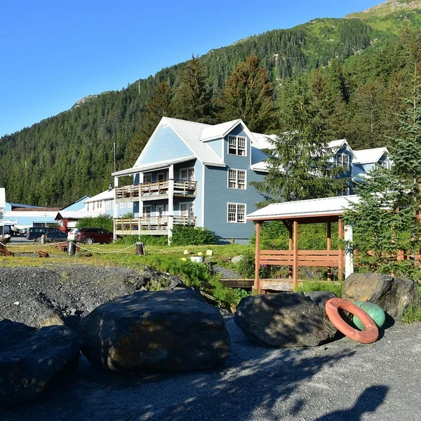Orca Adventure Lodge